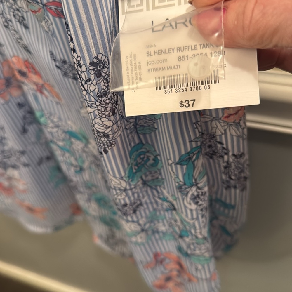Two Women's Floral Sleeveless Tops Size L NWT & NWOT - Picture 12 of 12